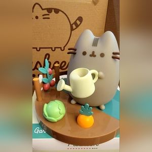 Pusheen Gardening Vinyl collectable